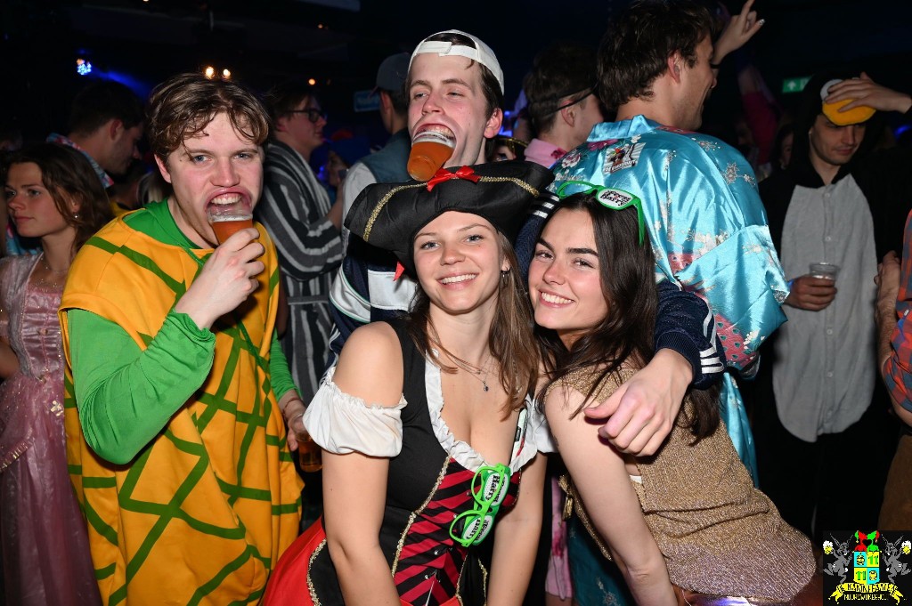 ../Images/Pyamaparty 128.jpg
